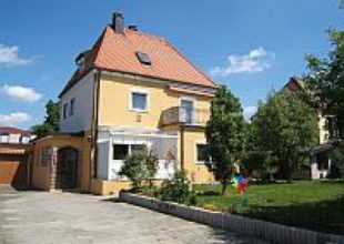 Villa mit einem sehr schönen und sonnigen Grundstück in super Lage Obermenzing München